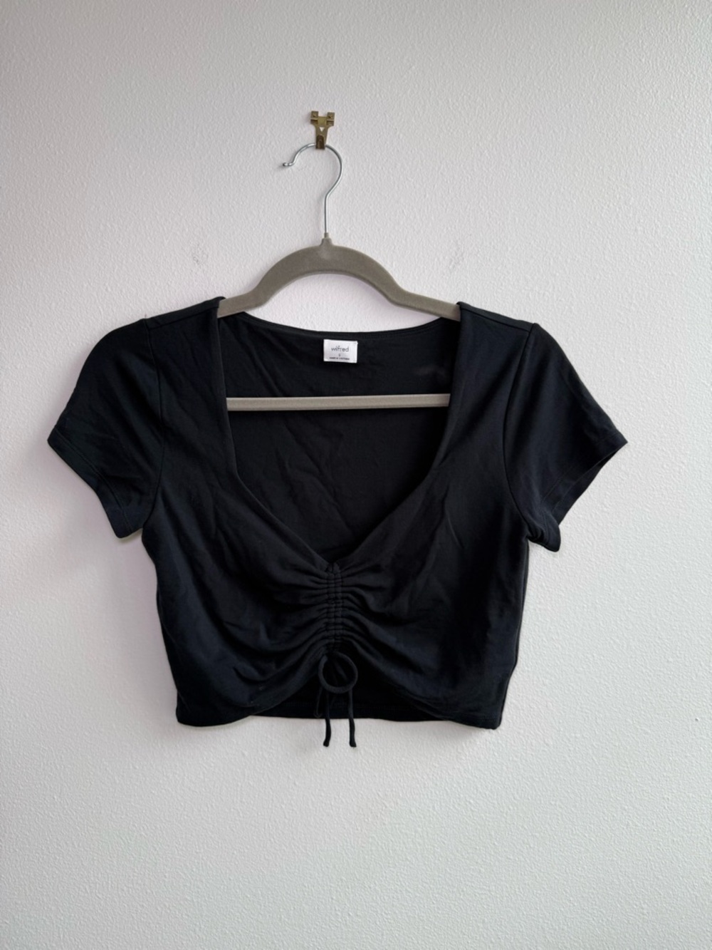 Aritzia Wilfred Cropped Ruched V-Neck Tee - Black